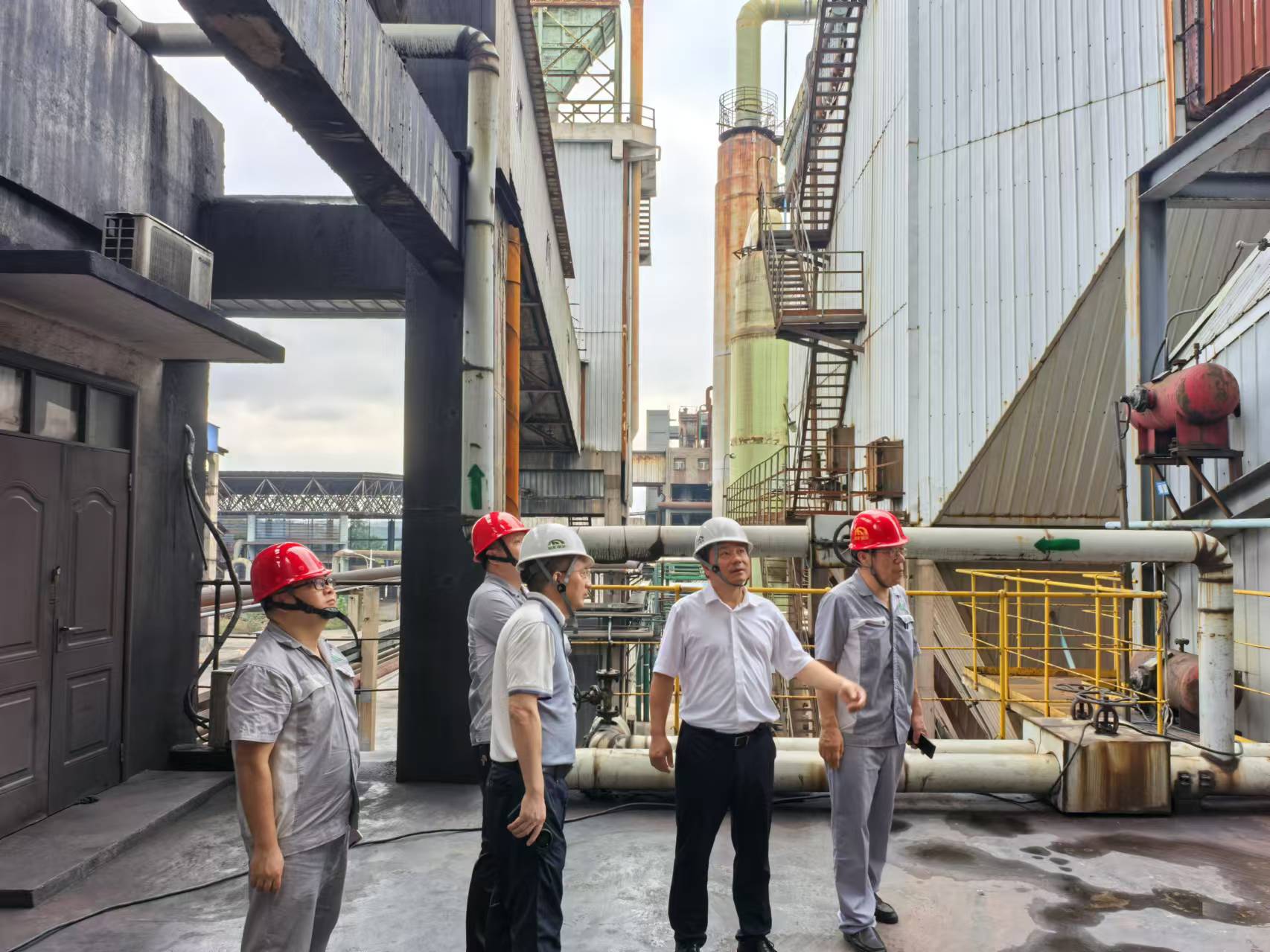 集團(tuán)黨委委員、副總經(jīng)理李凱到能礦錳業(yè)調(diào)研