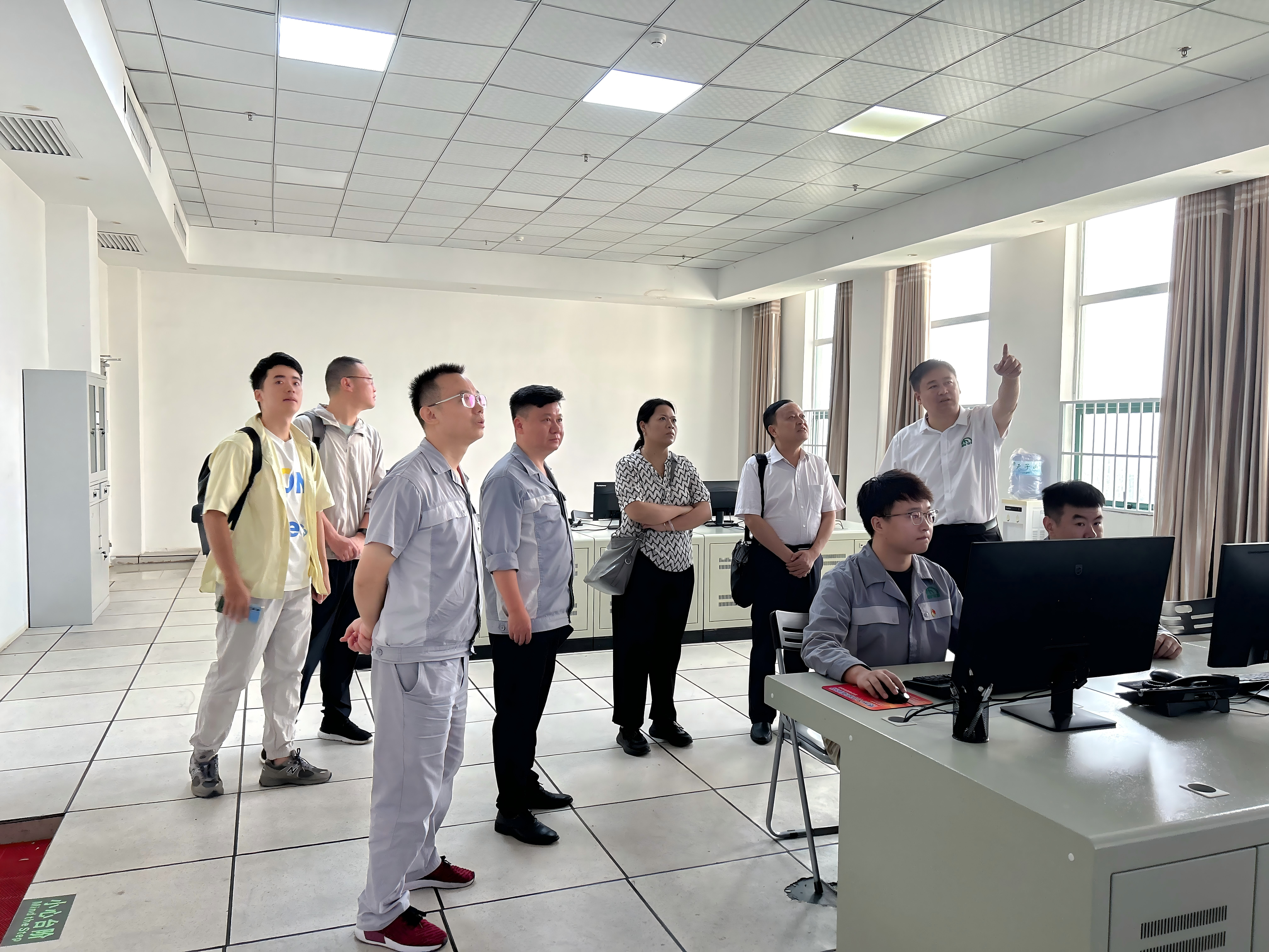 西南能礦集團(tuán)外部董事李宗喜、喻世蓉到能礦錳業(yè)調(diào)研