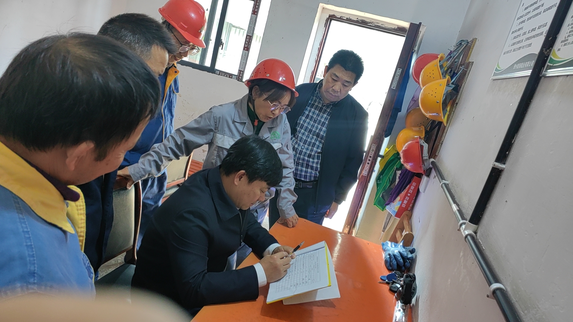 集團黨委委員、副總經理李凱到能礦錳業調研安全環保等工作