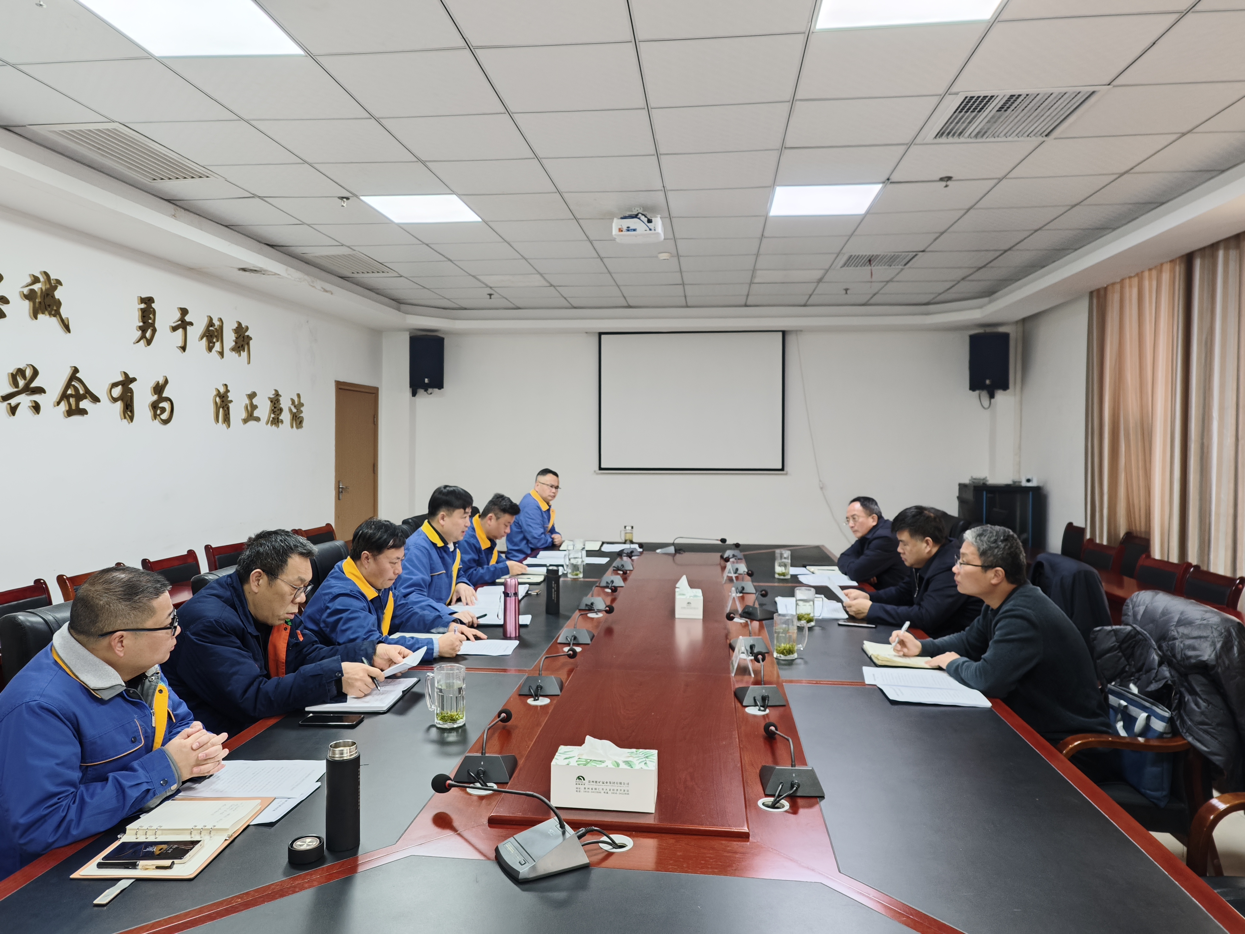 集團(tuán)黨委書記、董事長趙震海到能礦錳業(yè)調(diào)研