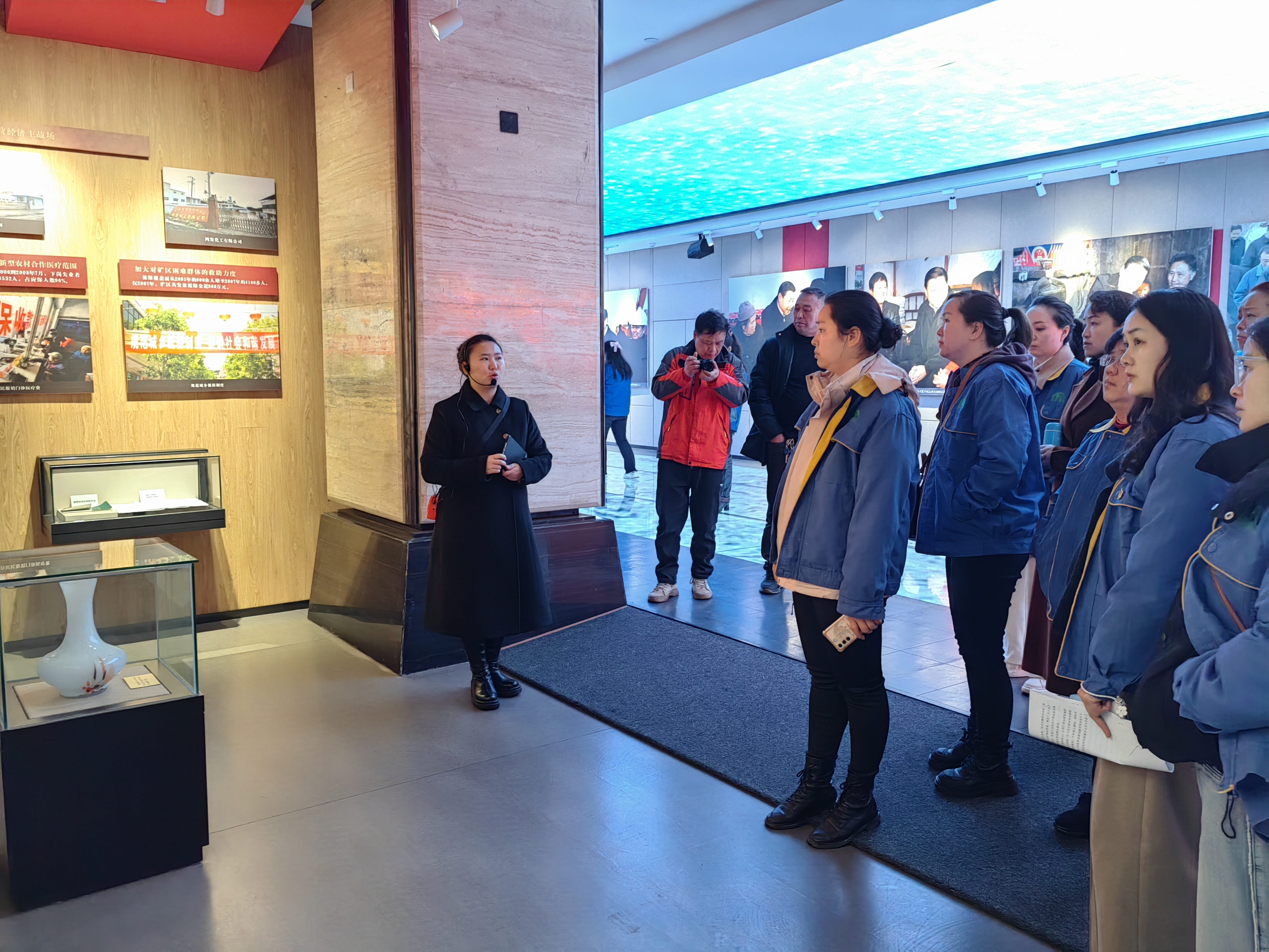 能礦錳業到朱砂古鎮開展三八節“奮進新征程，建功新時代”暨團委“學雷鋒，樹新風”志愿者服務系列活動