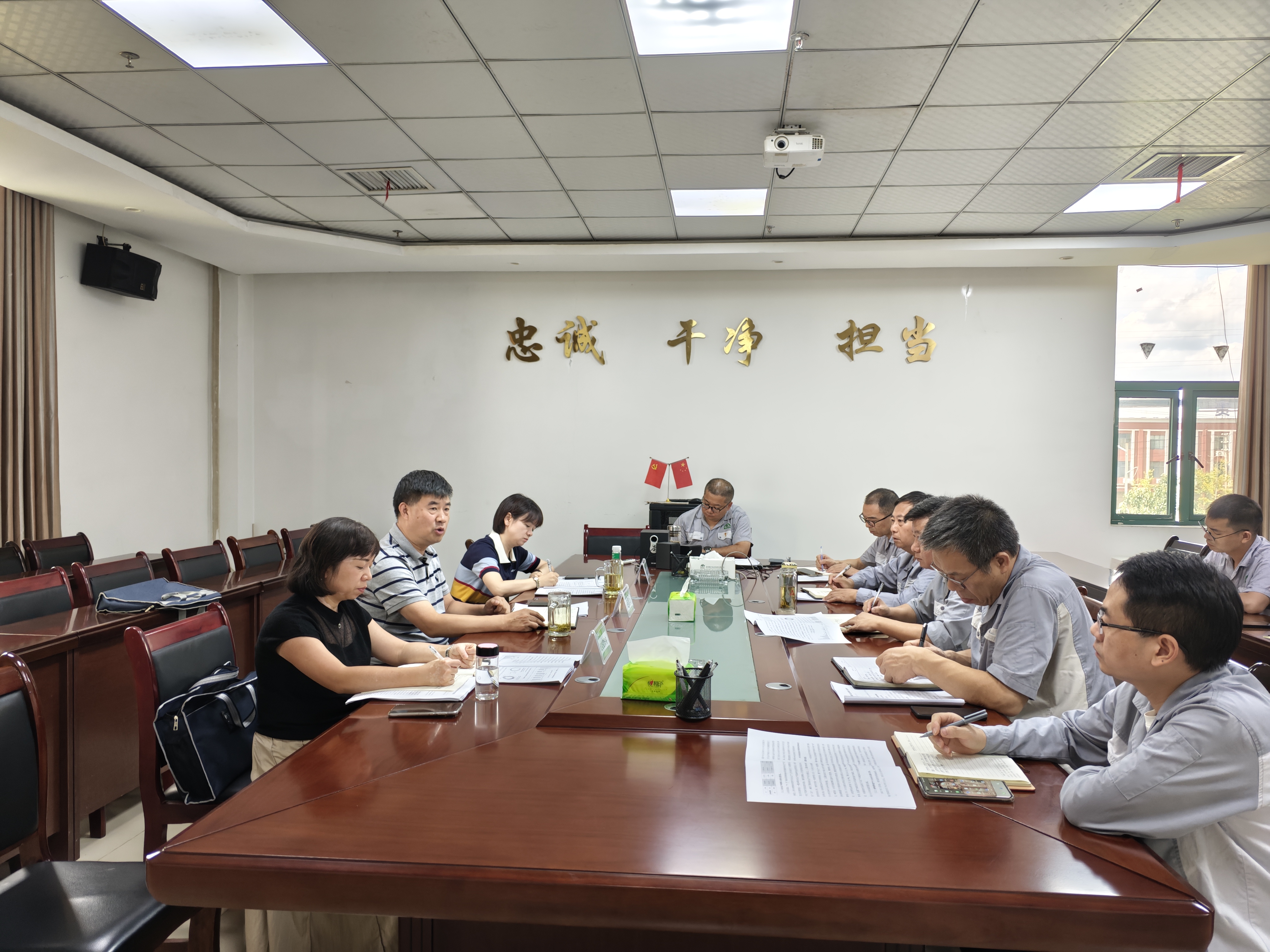 集團黨委書記、董事長、總經理趙震海到能礦錳業調研生產經營、招商引戰等工作