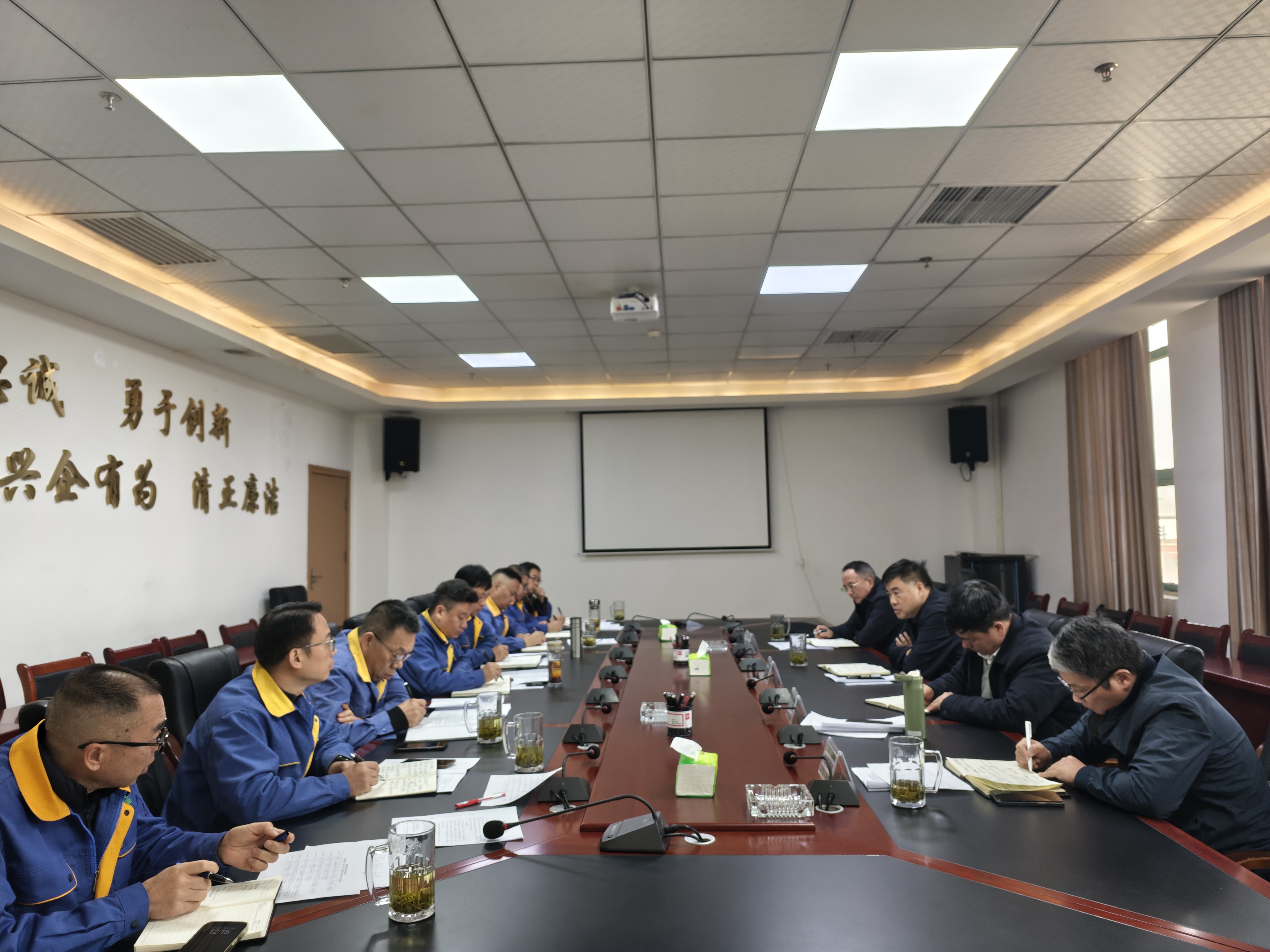 集團領導趙震海、李凱到能礦錳業調研